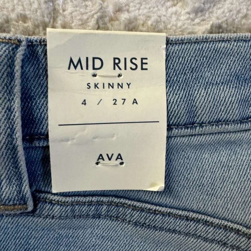 Brand new with tags Lucky Brand Light Blue Distressed Skinny Jeans size 4